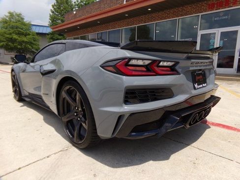 Used 2024 Chevrolet Corvette Z06 RWD image 9