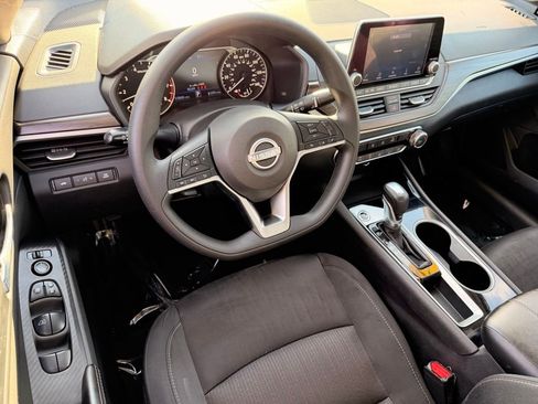Used 2024 Nissan Altima 2.5 SV FWD image 22