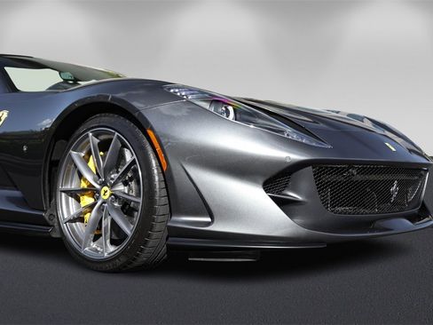 Certified 2022 Ferrari 812 GTS Base image 9