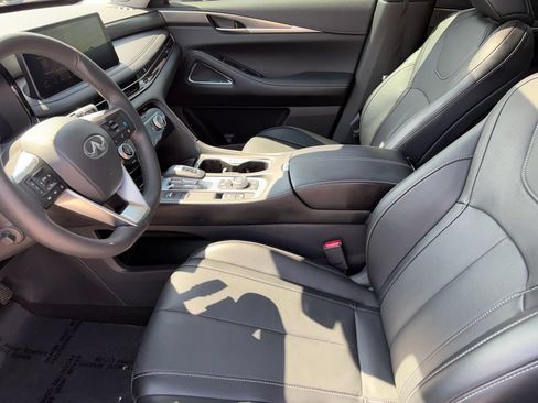 Used 2024 INFINITI QX60 Luxe w/ Vision Package FWD image 9