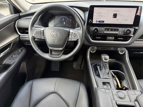Certified 2025 Toyota Grand Highlander FWD image 24