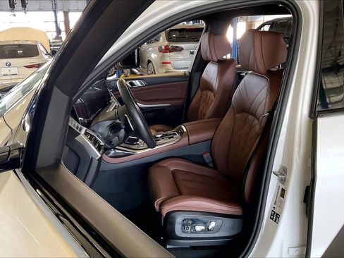 Used 2025 BMW X7 xDrive40i w/ M Sport Package image 7
