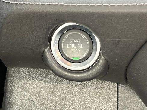 Used 2025 Chevrolet Suburban Z71 AWD/4WD image 27