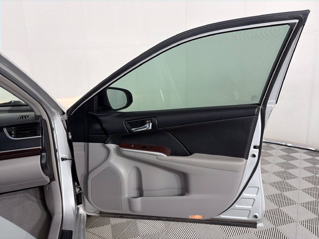 Used 2013 Toyota Camry XLE w/ Convenience Pkg FWD image 29