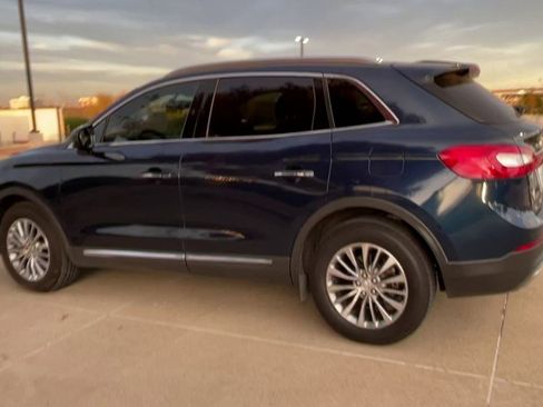 Used 2017 Lincoln MKX Select w/ Enhanced Security Package image 9