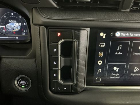 Used 2024 GMC Yukon Denali w/ Advanced Technology Package AWD/4WD image 23