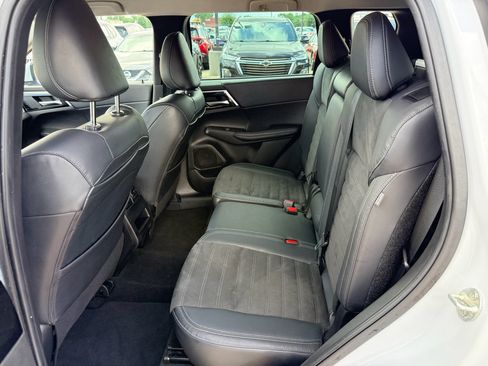Used 2023 Mitsubishi Outlander SE FWD image 18