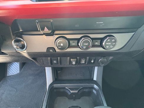 Used 2019 Toyota Tacoma TRD Off-Road image 18