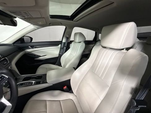 Used 2018 Honda Accord Touring image 15