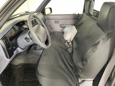 Used 2000 Toyota Tacoma 2WD Regular Cab image 2