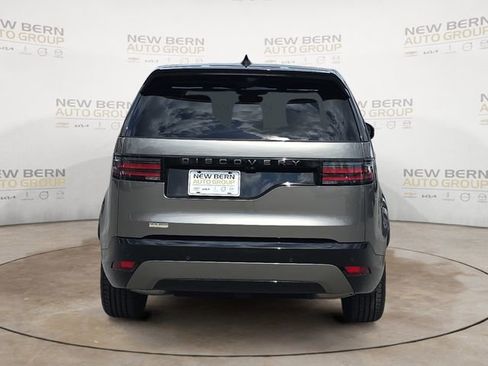 Used 2024 Land Rover Discovery Dynamic SE AWD/4WD image 4