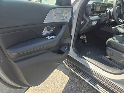Used 2024 Mercedes-Benz GLS 450 4MATIC image 25