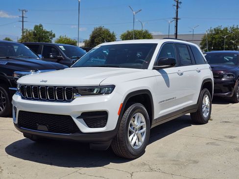 New 2026 Jeep Grand Cherokee Laredo RWD image 3