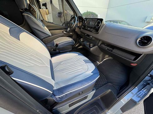 Used 2023 Mercedes-Benz Sprinter 2500 image 19