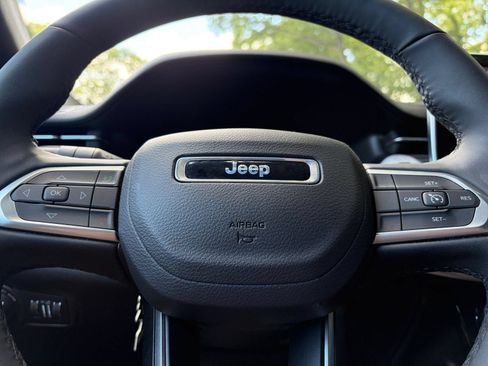 Used 2025 Jeep Compass Latitude AWD/4WD image 28