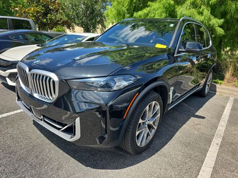 Used 2024 BMW X5 xDrive40i w/ Parking Assistance Package AWD/4WD image 3