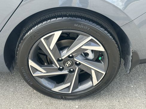 Used 2025 Hyundai Elantra Sport FWD image 18