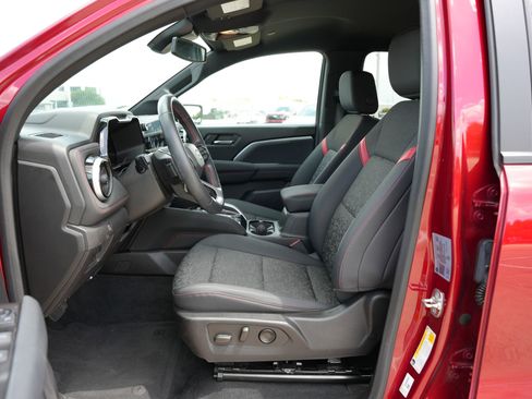 Used 2024 Chevrolet Colorado Z71 w/ Z71 Convenience Package 2 AWD/4WD image 15