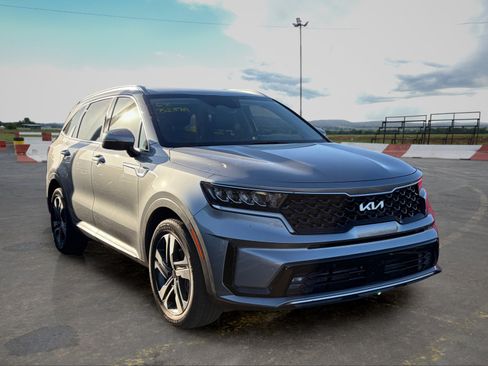 Certified 2023 Kia Sorento EX AWD/4WD image 2
