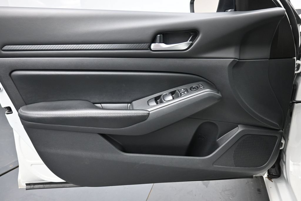 Used 2024 Nissan Altima 2.5 SV FWD image 23