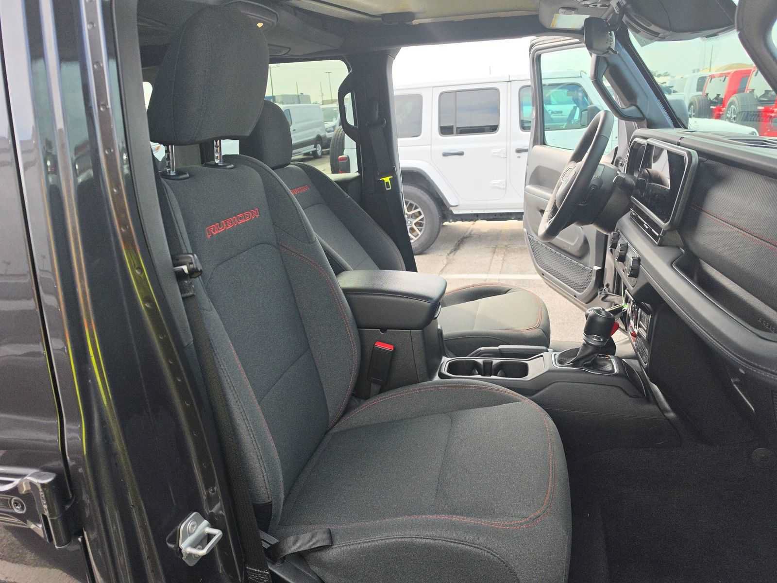 Used 2025 Jeep Wrangler Unlimited Rubicon w/ Convenience Group AWD/4WD image 17