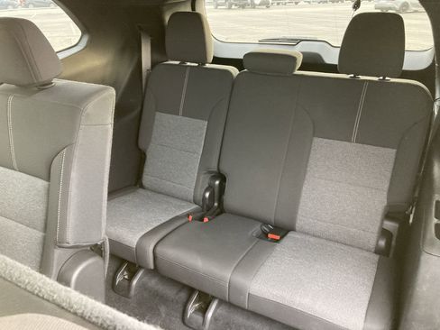 Used 2025 GMC Acadia Elevation image 27