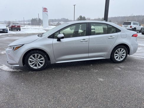 Used 2025 Toyota Corolla LE w/ LE Premium Package image 17