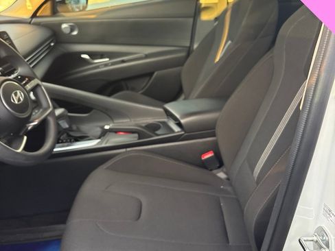 Certified 2024 Hyundai Elantra SE FWD image 17
