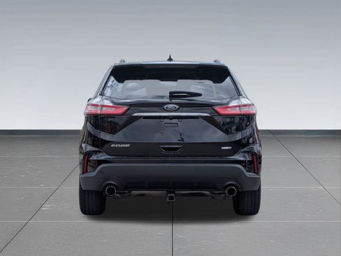 Used 2020 Ford Edge SE image 4
