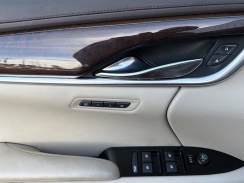 Used 2016 Cadillac XTS Premium image 11