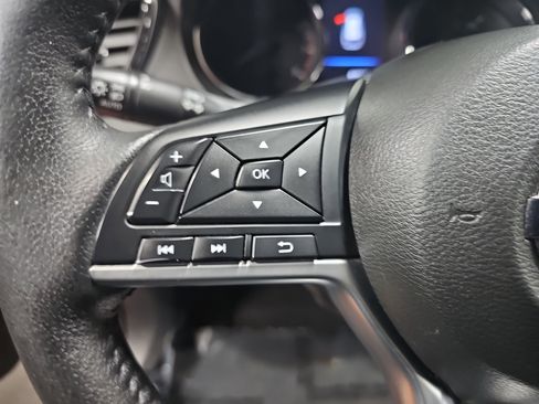 Used 2019 Nissan Rogue SL image 19