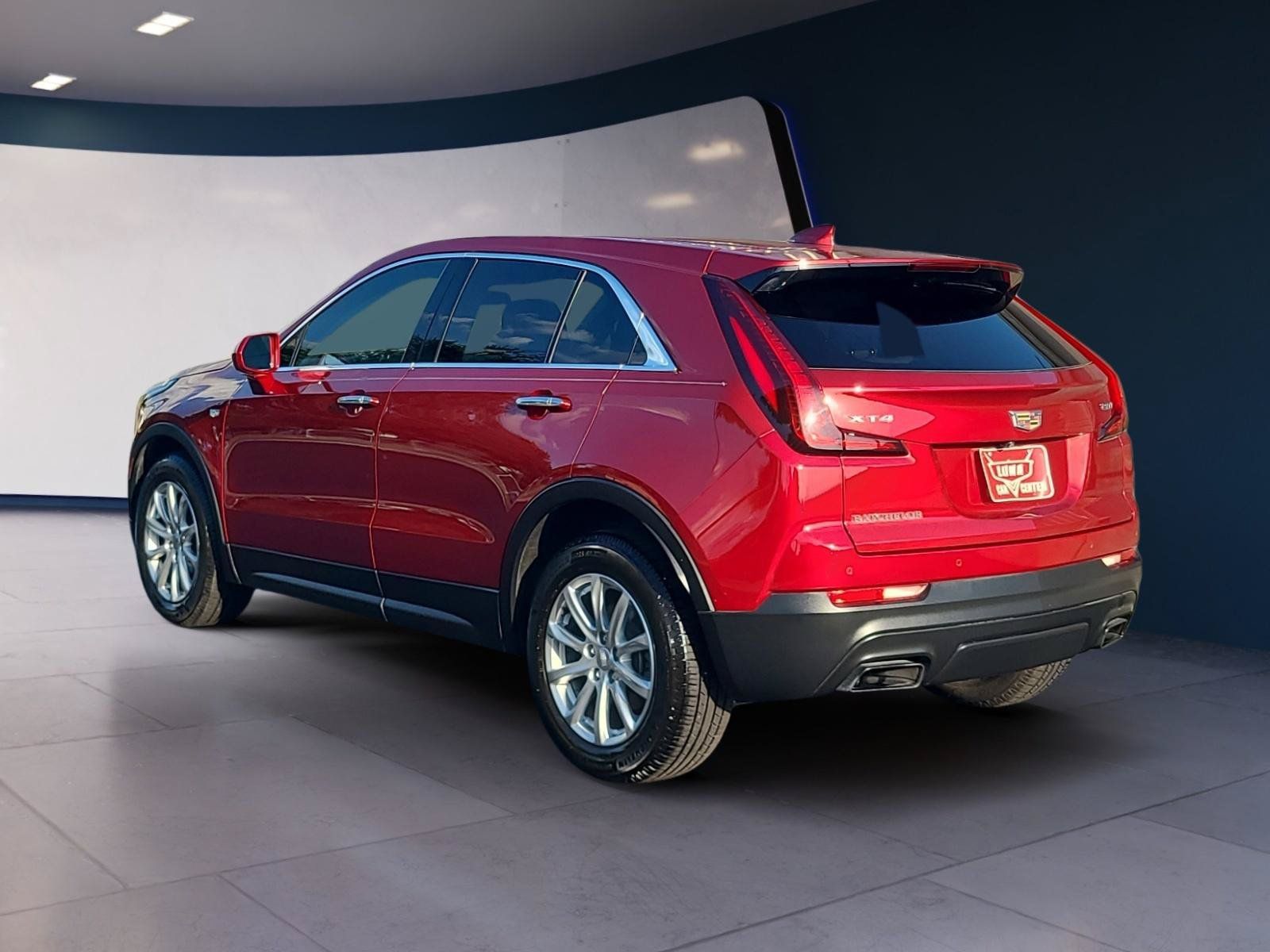 Used 2019 Cadillac XT4 Luxury w/ Cold Weather Package FWD image 3