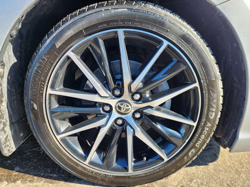 Used 2021 Toyota Camry SE w/ Cold Weather Package image 19