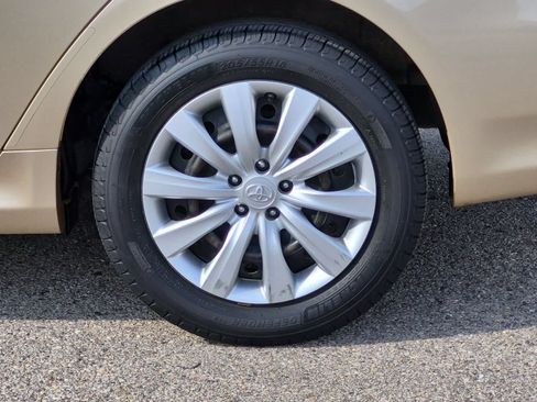 Used 2013 Toyota Corolla LE FWD image 14
