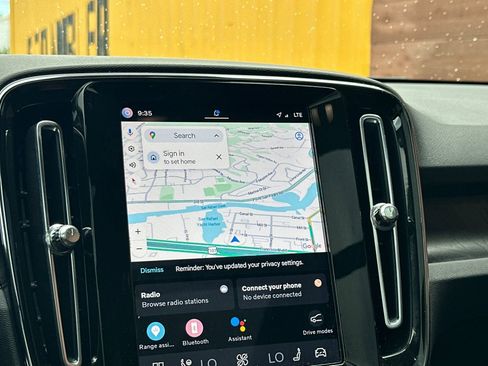 Certified 2023 Volvo XC40 Recharge Ultimate image 22