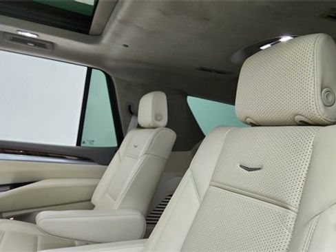 Used 2025 Cadillac Escalade Sport Platinum w/ LPO, Floor Liner Package image 34