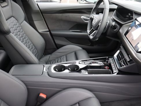 Used 2022 Audi e-tron GT Prestige w/ Prestige Package image 14