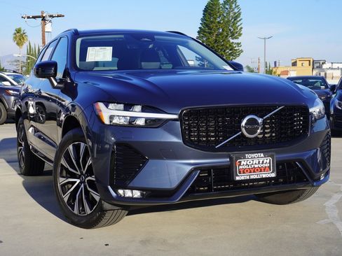 Used 2024 Volvo XC60 B5 Core image 2