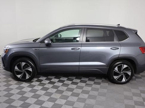 Used 2024 Volkswagen Taos SE AWD/4WD image 5