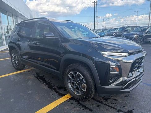 Used 2025 Chevrolet Equinox ACTIV w/ Safety and Technology Package AWD/4WD image 9