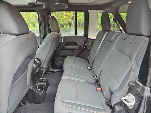 Used 2025 Jeep Wrangler Unlimited Sahara AWD/4WD image 18