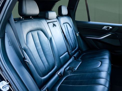 Used 2022 BMW X5 M50i w/ Premium Package image 18