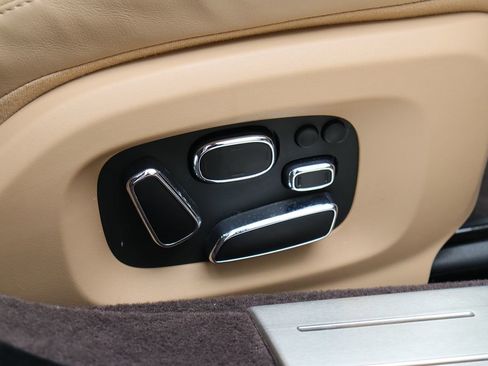 Used 2014 Jaguar XJ image 28