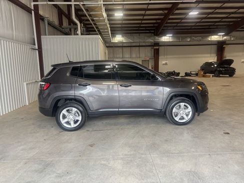 Used 2023 Jeep Compass Sport image 2