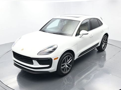 Used 2025 Porsche Macan image 37