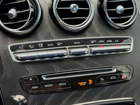 Used 2019 Mercedes-Benz GLC 300 4MATIC Coupe image 10