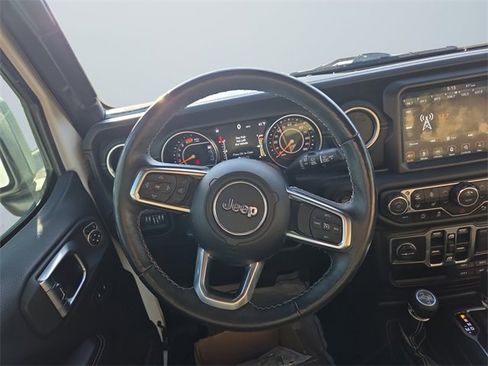 Used 2018 Jeep Wrangler Unlimited Sahara image 12