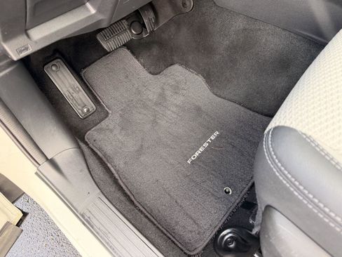 Used 2019 Subaru Forester Premium image 17