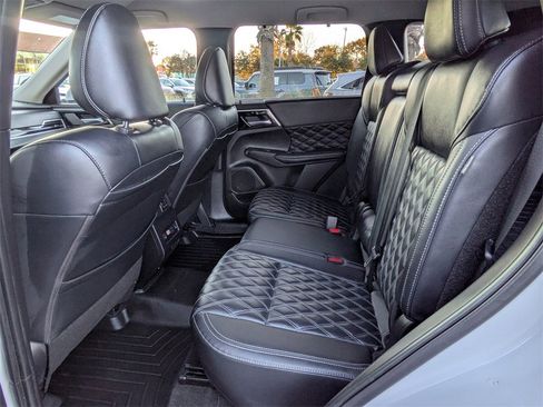 Used 2024 Mitsubishi Outlander SEL image 14