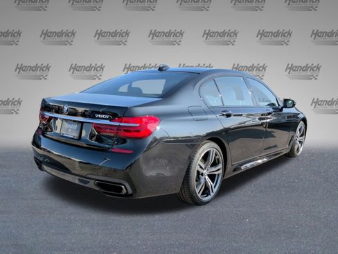 Used 2019 BMW 750i w/ M Sport Package image 7